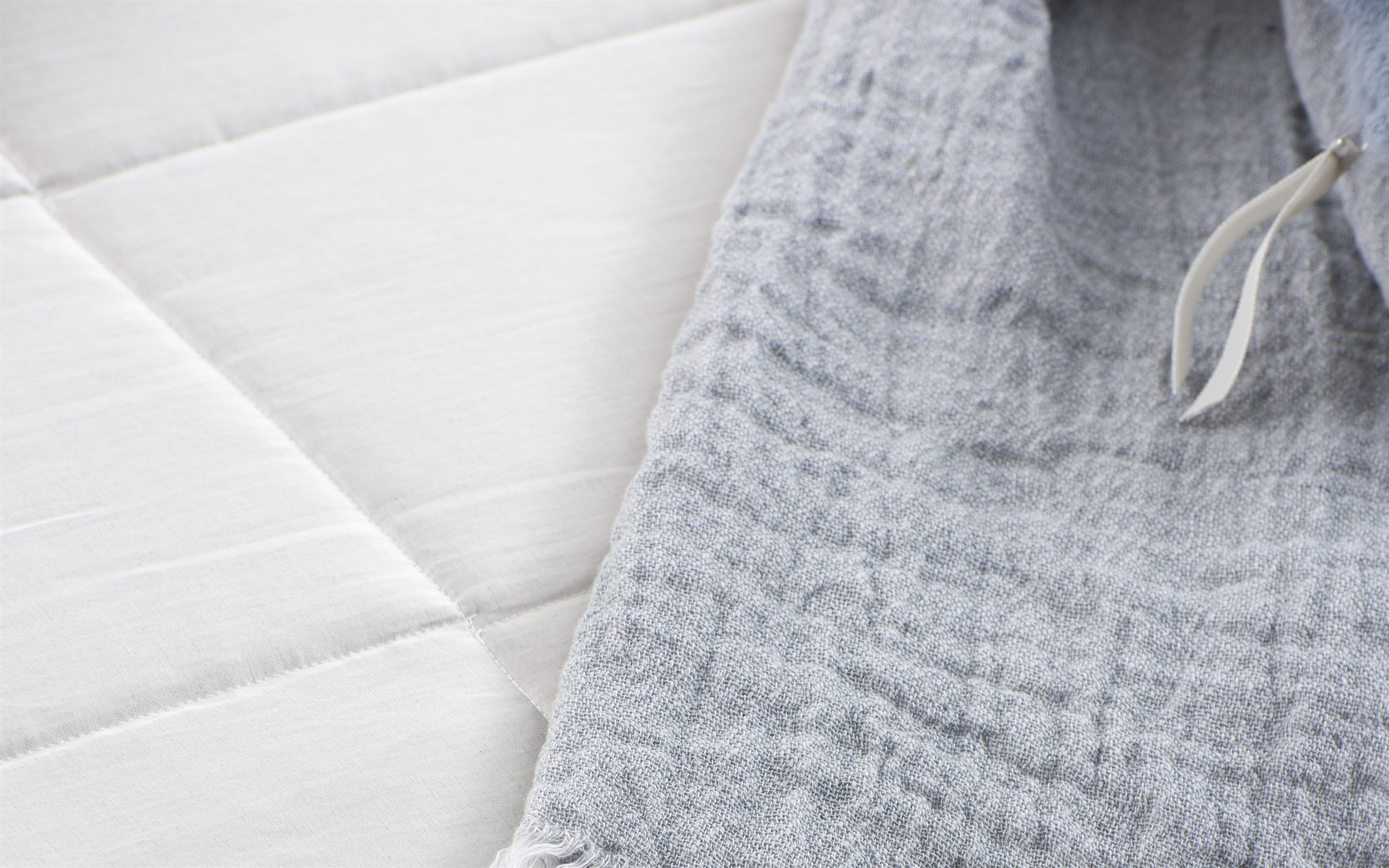 Mrs.Me home couture - coverlet Wave Aqua linen upcycled cotton detail1 web